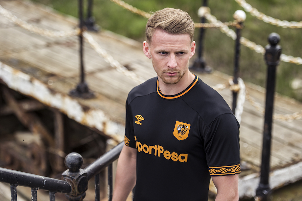 Hull City 2018-19 Umbro Away Kit