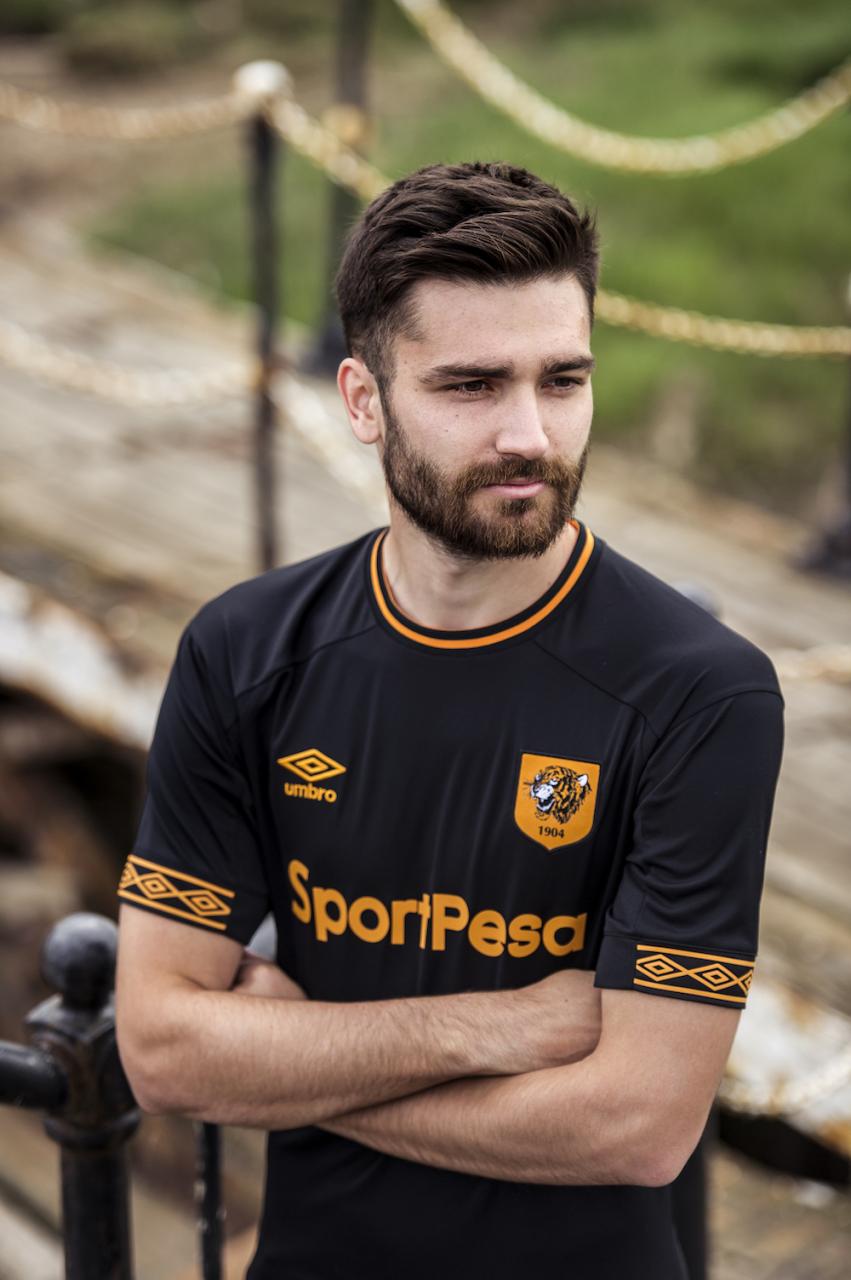 Hull City 2018-19 Umbro Away Kit