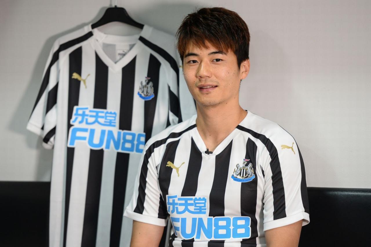 Newcastle United 2018-19 Home Kit Football Shirt