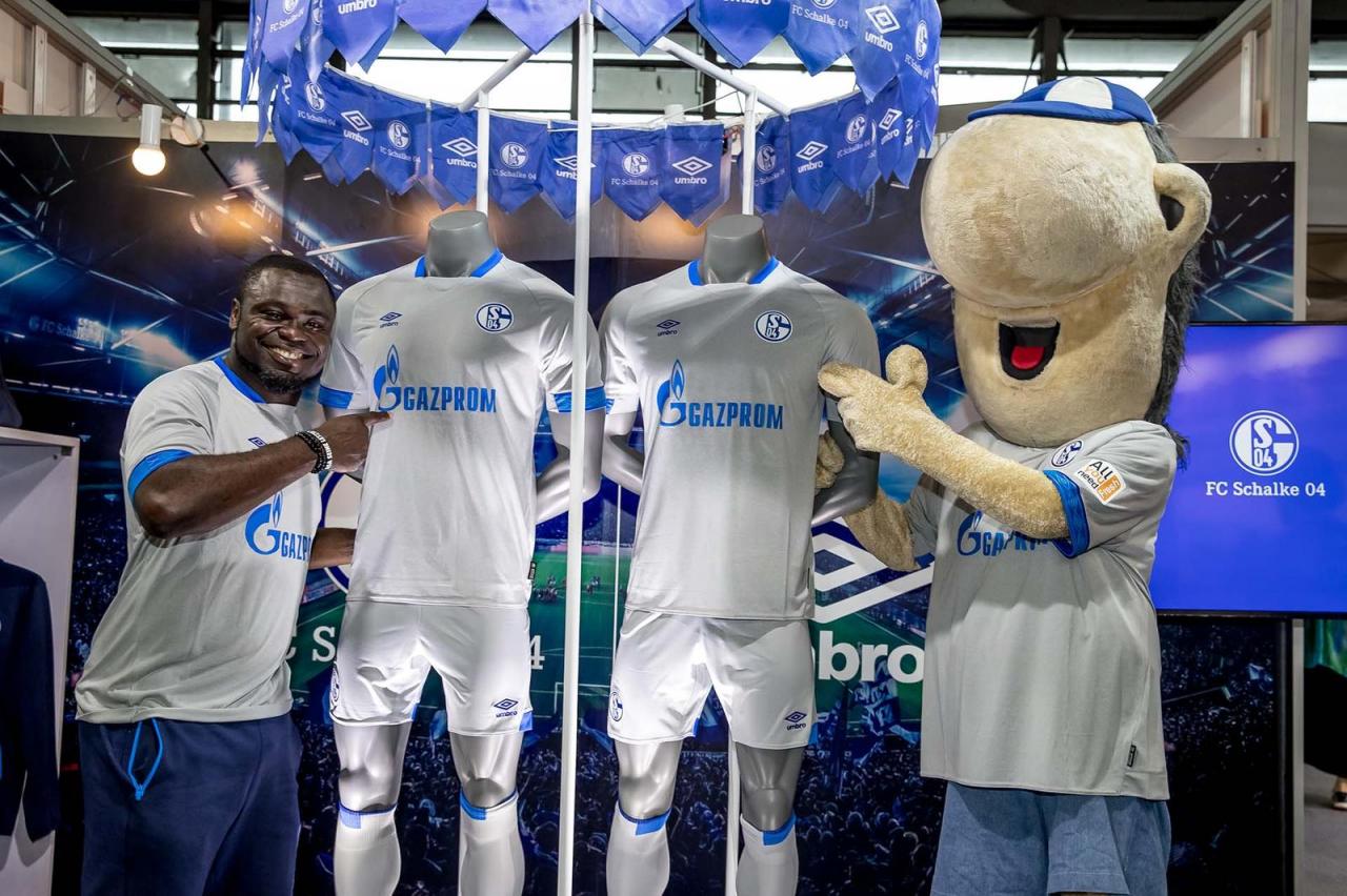 Schalke 2018-19 Umbro Away Kit Football Shirt
